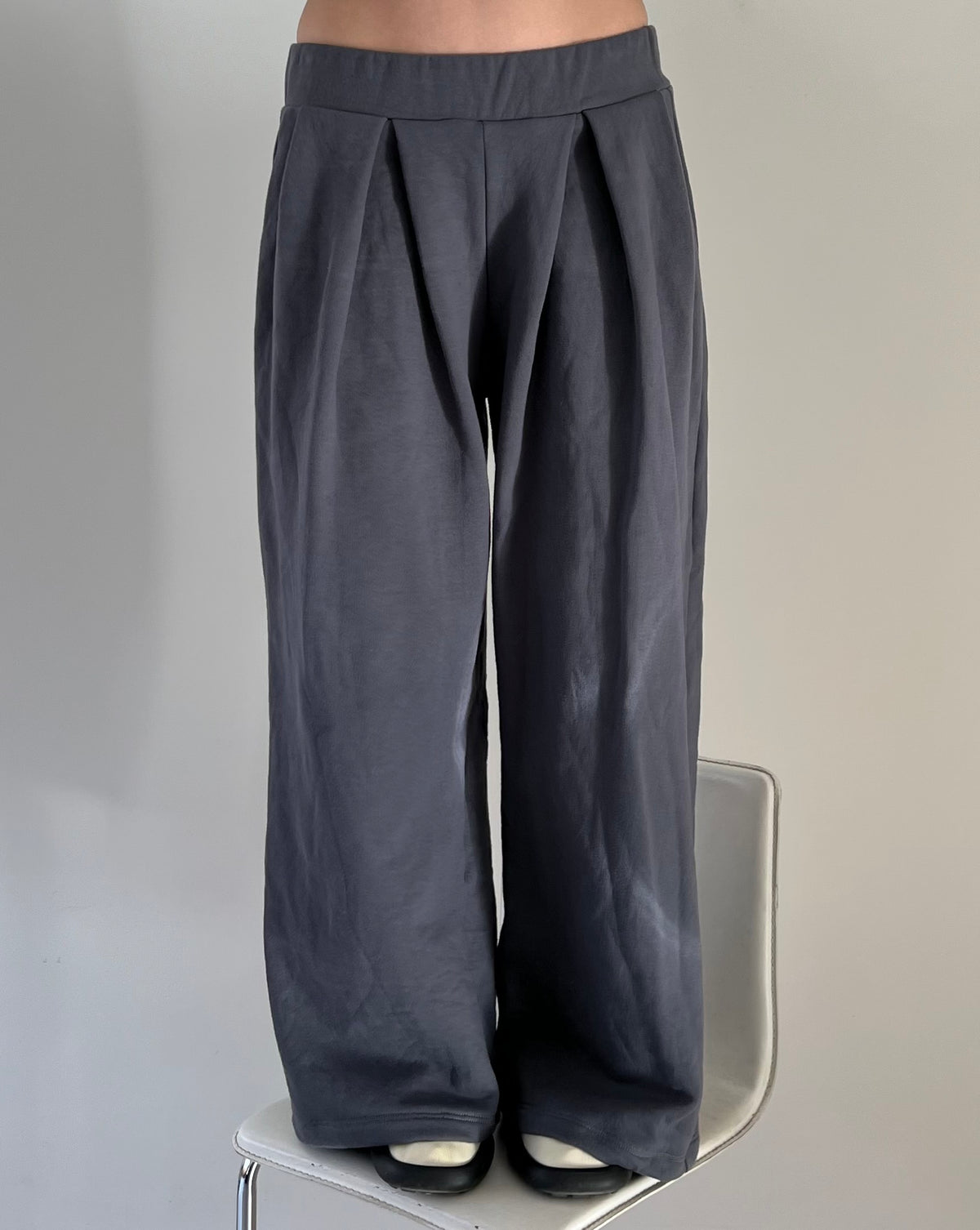 Ash Jogger in Charcoal