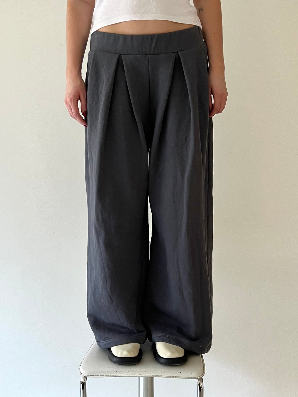 Ash Jogger in Charcoal