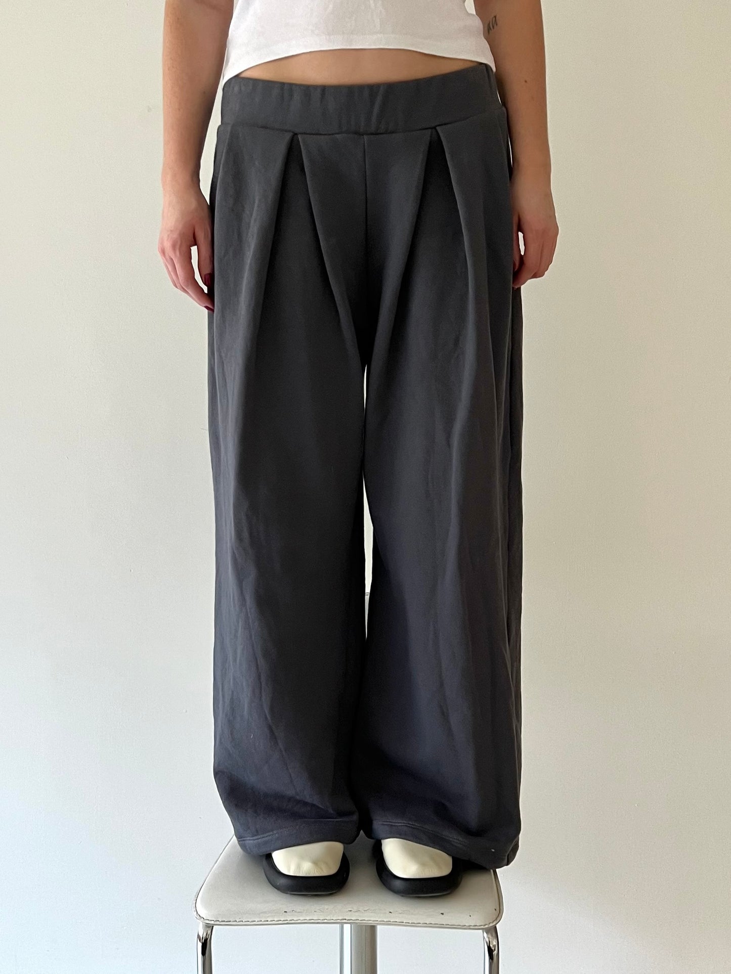 Ash Jogger in Charcoal