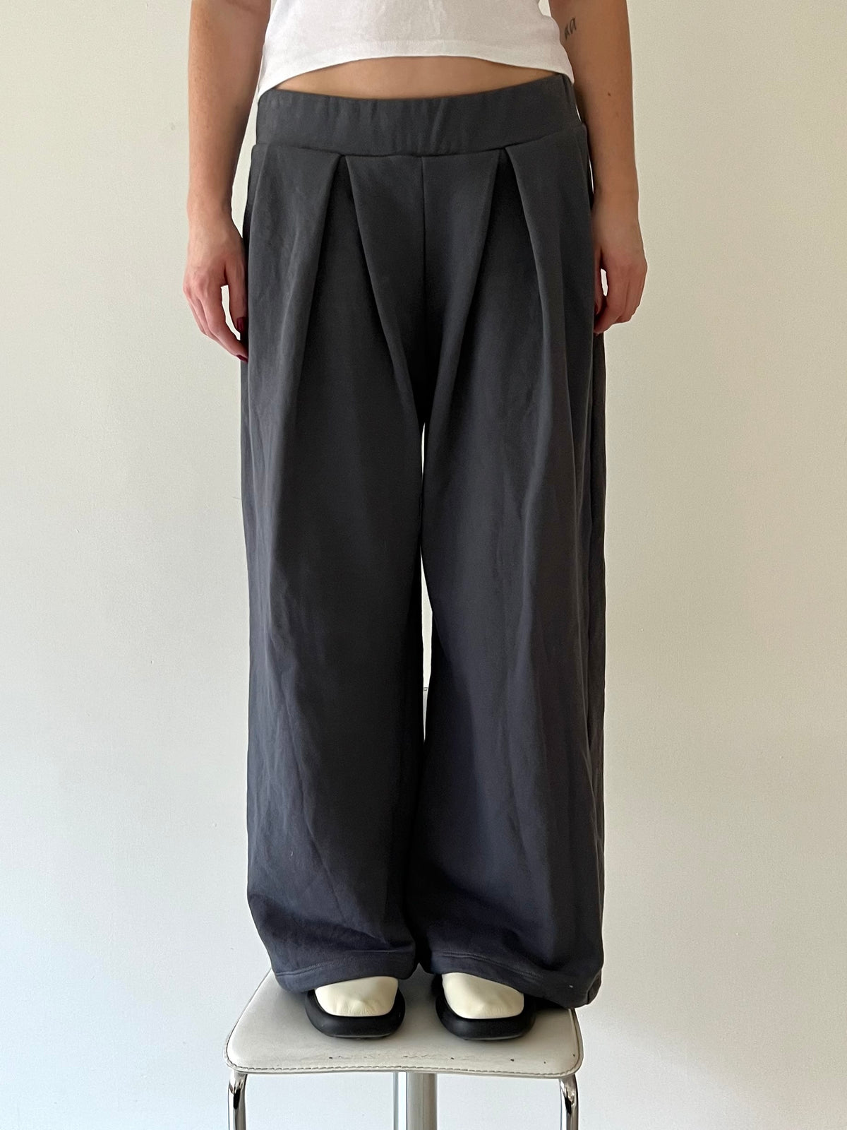 Ash Jogger in Charcoal