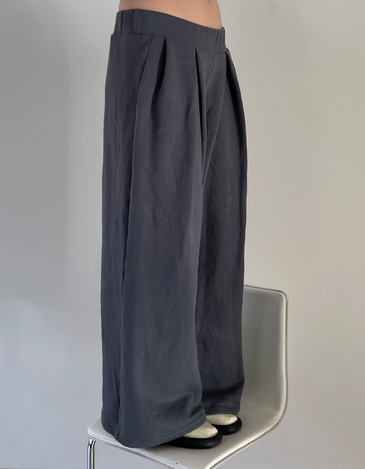 Ash Jogger in Charcoal